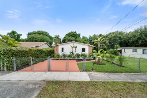 House in Miami, Florida 3 bedrooms, 100.33 sq.m. № 1976905 - photo 18