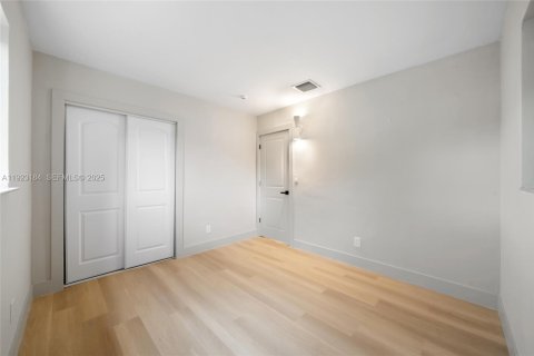 House in Miami, Florida 3 bedrooms, 100.33 sq.m. № 1976905 - photo 10
