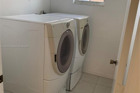 Touwnhouse à vendre à Miami, Floride: 3 chambres, 158.31 m2 № 1726802 - photo 24