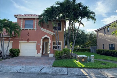 Touwnhouse à vendre à Miami, Floride: 3 chambres, 158.31 m2 № 1726802 - photo 1