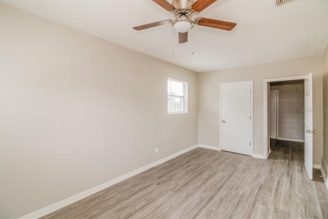 House in Tampa, Florida 4 bedrooms, 117.06 sq.m. № 1873786 - photo 7
