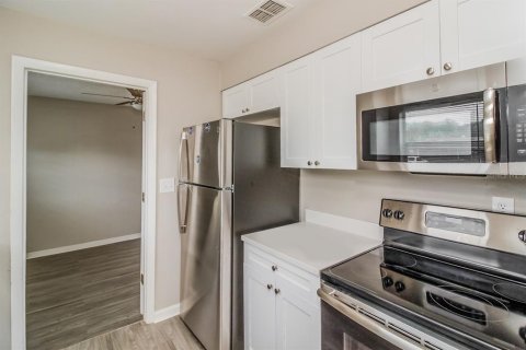 House in Tampa, Florida 4 bedrooms, 117.06 sq.m. № 1873786 - photo 8