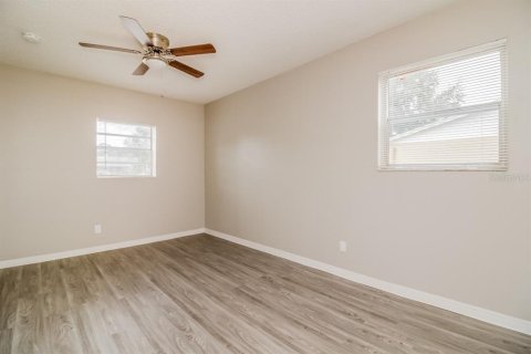 House in Tampa, Florida 4 bedrooms, 117.06 sq.m. № 1873786 - photo 9