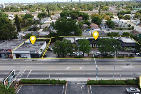 Купить коммерческую недвижимость в Майами, Флорида № 1984904 - фото 1