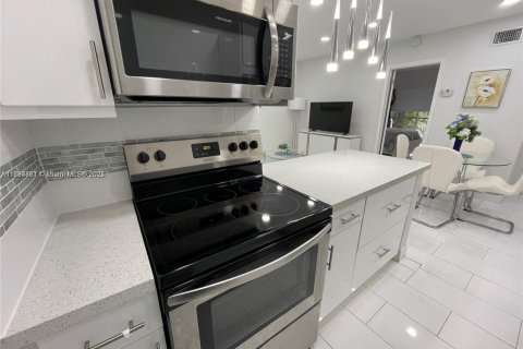 Apartment in Fort Lauderdale, Florida 1 bedroom, 49.7 sq.m. № 2016526 - photo 6