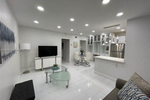 Apartment in Fort Lauderdale, Florida 1 bedroom, 49.7 sq.m. № 2016526 - photo 2