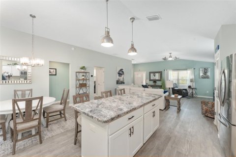 House in The Villages, Florida 3 bedrooms, 149.67 sq.m. № 1578831 - photo 15