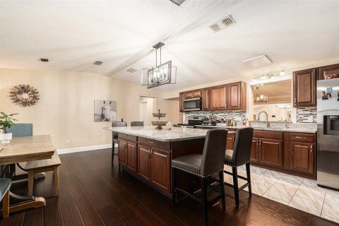 House in Dover, Florida 3 bedrooms, 191.29 sq.m. № 1783418 - photo 8