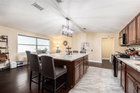 House in Dover, Florida 3 bedrooms, 191.29 sq.m. № 1783418 - photo 10
