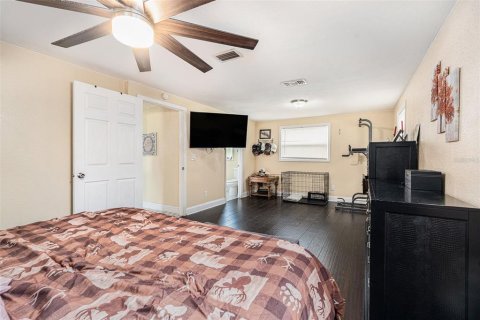 House in Dover, Florida 3 bedrooms, 191.29 sq.m. № 1783418 - photo 14