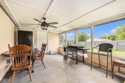 House in Dover, Florida 3 bedrooms, 191.29 sq.m. № 1783418 - photo 18
