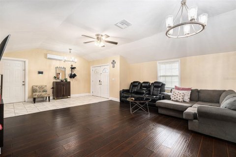 House in Dover, Florida 3 bedrooms, 191.29 sq.m. № 1783418 - photo 5