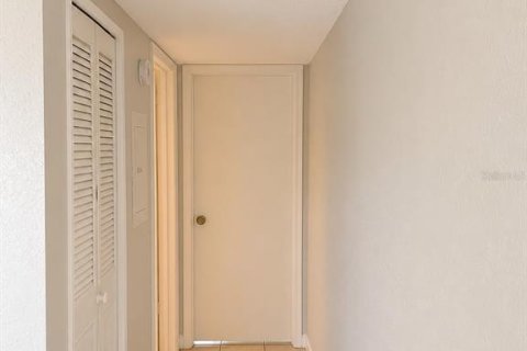 Condo in Clearwater, Florida, 1 bedroom  № 2209228 - photo 5