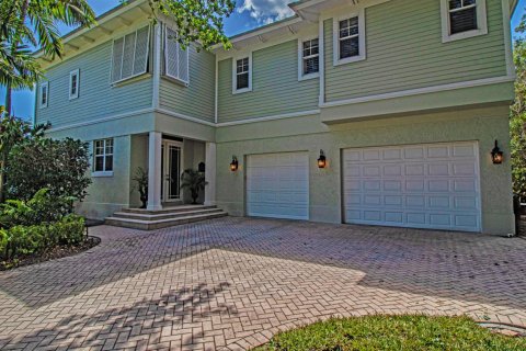 Casa en venta en Stuart, Florida, 3 dormitorios, 298.22 m2 № 2175836 - foto 2