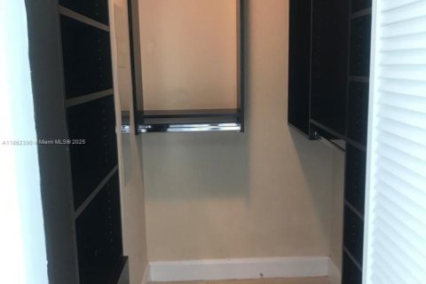 Condo in Miami, Florida, 1 bedroom  № 1891438 - photo 9