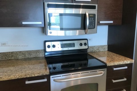 Condo in Miami, Florida, 1 bedroom  № 1891438 - photo 4