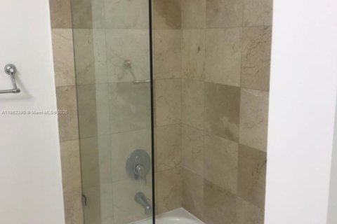 Condo in Miami, Florida, 1 bedroom  № 1891438 - photo 11