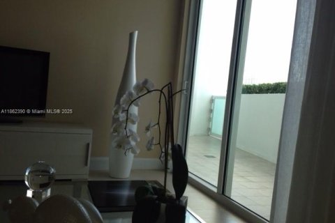 Condo in Miami, Florida, 1 bedroom  № 1891438 - photo 14