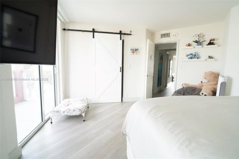 Copropriété à vendre à Miami Beach, Floride: 2 chambres, 114.27 m2 № 1924828 - photo 17