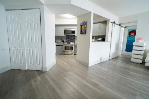 Copropriété à vendre à Miami Beach, Floride: 2 chambres, 114.27 m2 № 1924828 - photo 8