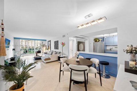 Condominio en alquiler en Miami Beach, Florida, 2 dormitorios, 114.27 m2 № 2062267 - foto 2
