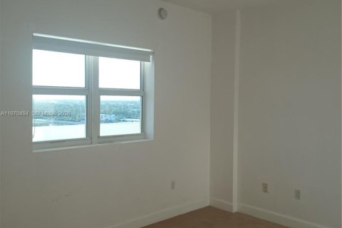 Снять в аренду кондоминиум в Норт-Майами, Флорида 3 спальни, 167.32м2, № 2031268 - фото 5