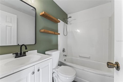 House in Saint Petersburg, Florida 3 bedrooms, 80.64 sq.m. № 1865914 - photo 6
