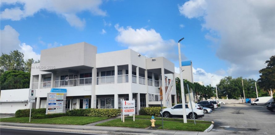 Immobilier commercial à Miami Gardens, Floride № 1786963