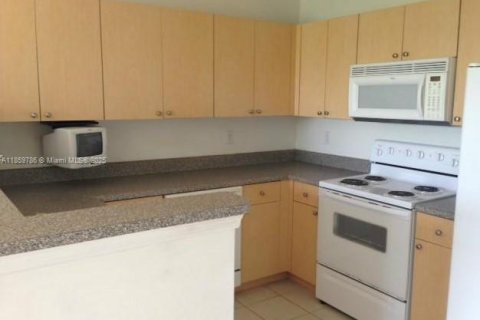 Снять в аренду кондоминиум в Мирамар, Флорида 1 спальня, 67.45м2, № 1888273 - фото 3