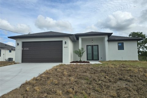 Villa ou maison à Lehigh Acres, Floride 3 chambres, 145.11 m2 № 2090684