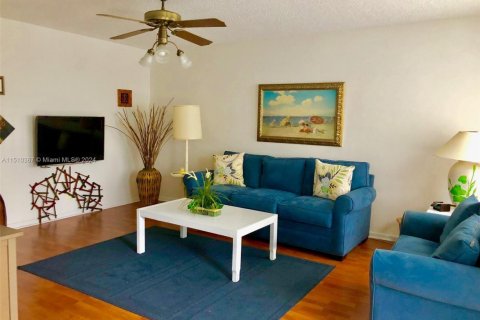 Condo in Pembroke Pines, Florida, 2 bedrooms  № 936010 - photo 19