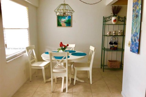 Condo in Pembroke Pines, Florida, 2 bedrooms  № 936010 - photo 3