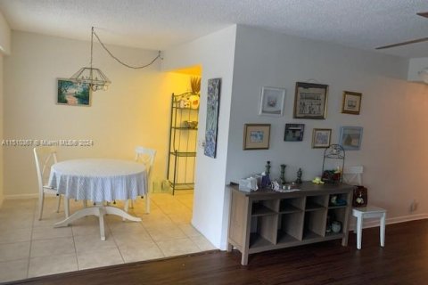 Condo in Pembroke Pines, Florida, 2 bedrooms  № 936010 - photo 17