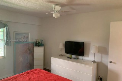 Condo in Pembroke Pines, Florida, 2 bedrooms  № 936010 - photo 12
