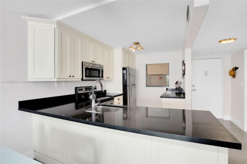 Купить кондоминиум в Майами-Бич, Флорида 2 спальни, 80.55м2, № 1985373 - фото 4