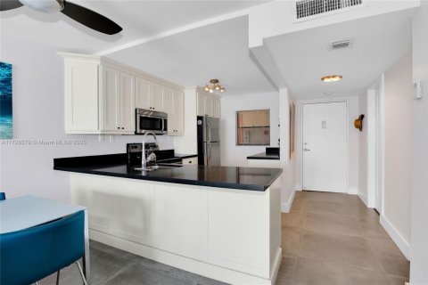 Купить кондоминиум в Майами-Бич, Флорида 2 спальни, 80.55м2, № 1985373 - фото 5