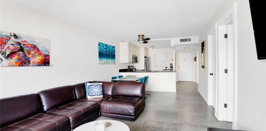 Кондоминиум с 2 спальнями в Майами-Бич, Флорида № 1985373