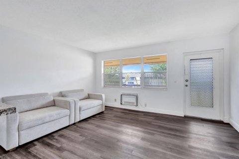 Купить кондоминиум в Уэст-Палм-Бич, Флорида 4 комнаты, 52.95м2, № 2181060 - фото 4