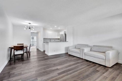 Купить кондоминиум в Уэст-Палм-Бич, Флорида 4 комнаты, 52.95м2, № 2181060 - фото 3