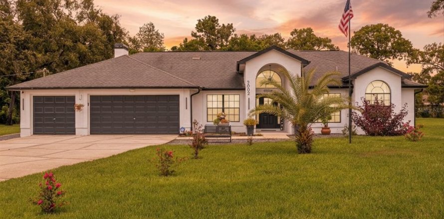 Casa en Spring Hill, Florida 4 dormitorios, 203.92 m2 № 1911069