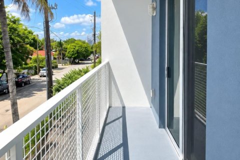 Apartment in Miami, Florida 2 bedrooms, 1563.92 sq.m. № 2402457 - photo 4
