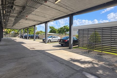 Apartment in Miami, Florida 2 bedrooms, 1563.92 sq.m. № 2402457 - photo 6
