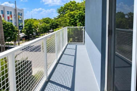 Apartment in Miami, Florida 2 bedrooms, 1563.92 sq.m. № 2402457 - photo 3