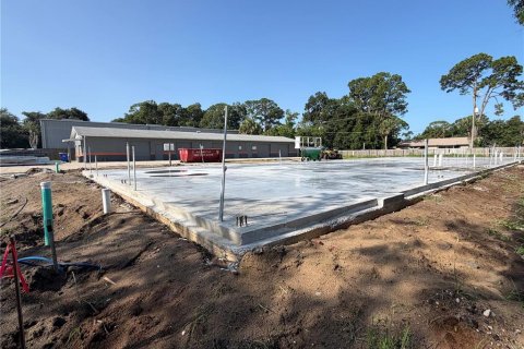 Commercial property in Edgewater, Florida № 2201192