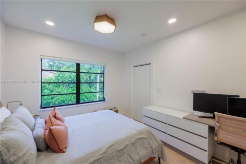 House in Coral Gables, Florida 2 bedrooms, 148.92 sq.m. № 1848383 - photo 21