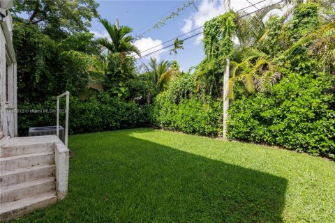 House in Coral Gables, Florida 2 bedrooms, 148.92 sq.m. № 1848383 - photo 26