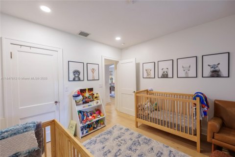 House in Coral Gables, Florida 2 bedrooms, 148.92 sq.m. № 1848383 - photo 25