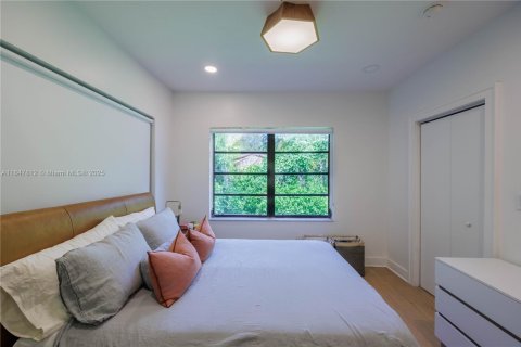 House in Coral Gables, Florida 2 bedrooms, 148.92 sq.m. № 1848383 - photo 20