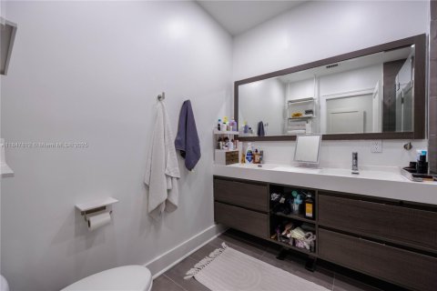 House in Coral Gables, Florida 2 bedrooms, 148.92 sq.m. № 1848383 - photo 22