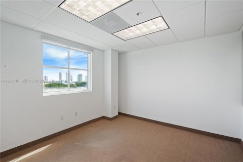 Immobilier commercial à vendre à North Miami Beach, Floride № 2255774 - photo 12